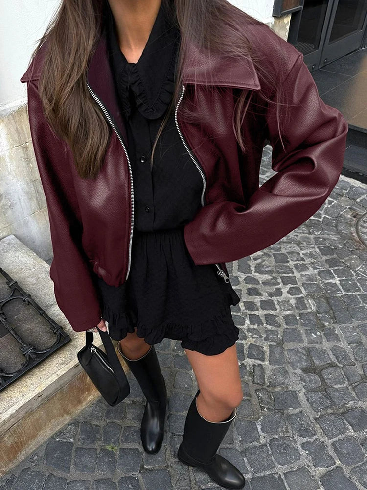 The Burgundy Muse – Hochwertige Lederjacke im Loose-Fit mit Revers und Reißverschluss