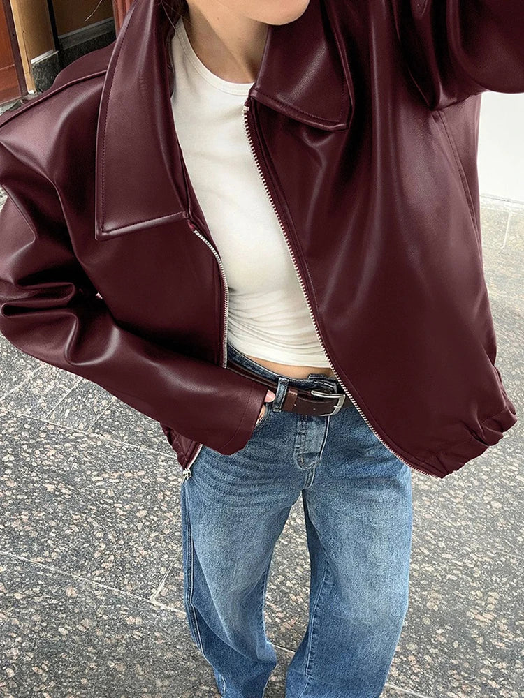 The Burgundy Muse – Hochwertige Lederjacke im Loose-Fit mit Revers und Reißverschluss