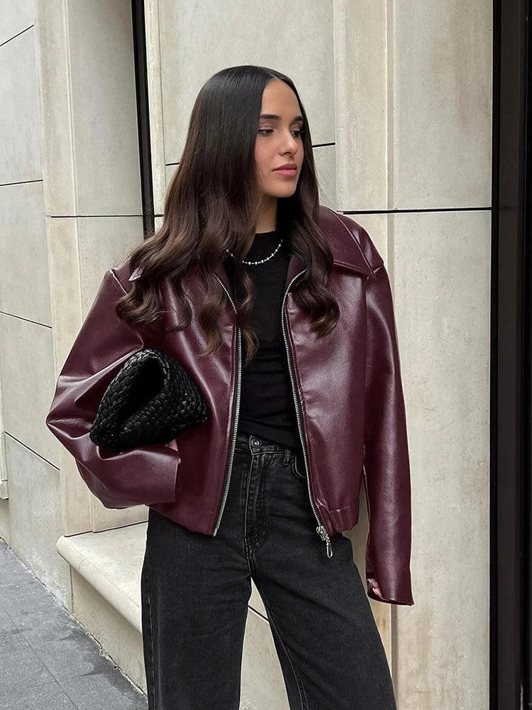 The Burgundy Muse – Hochwertige Lederjacke im Loose-Fit mit Revers und Reißverschluss