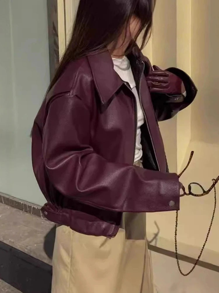 The Burgundy Muse – Hochwertige Lederjacke im Loose-Fit mit Revers und Reißverschluss