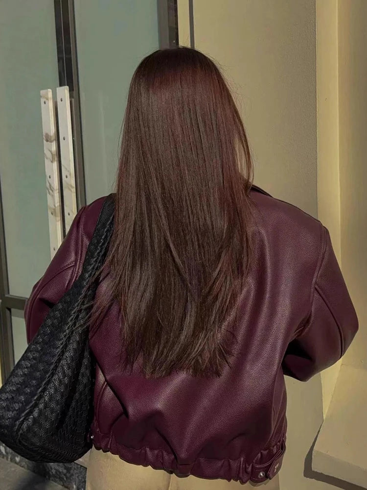 The Burgundy Muse – Hochwertige Lederjacke im Loose-Fit mit Revers und Reißverschluss